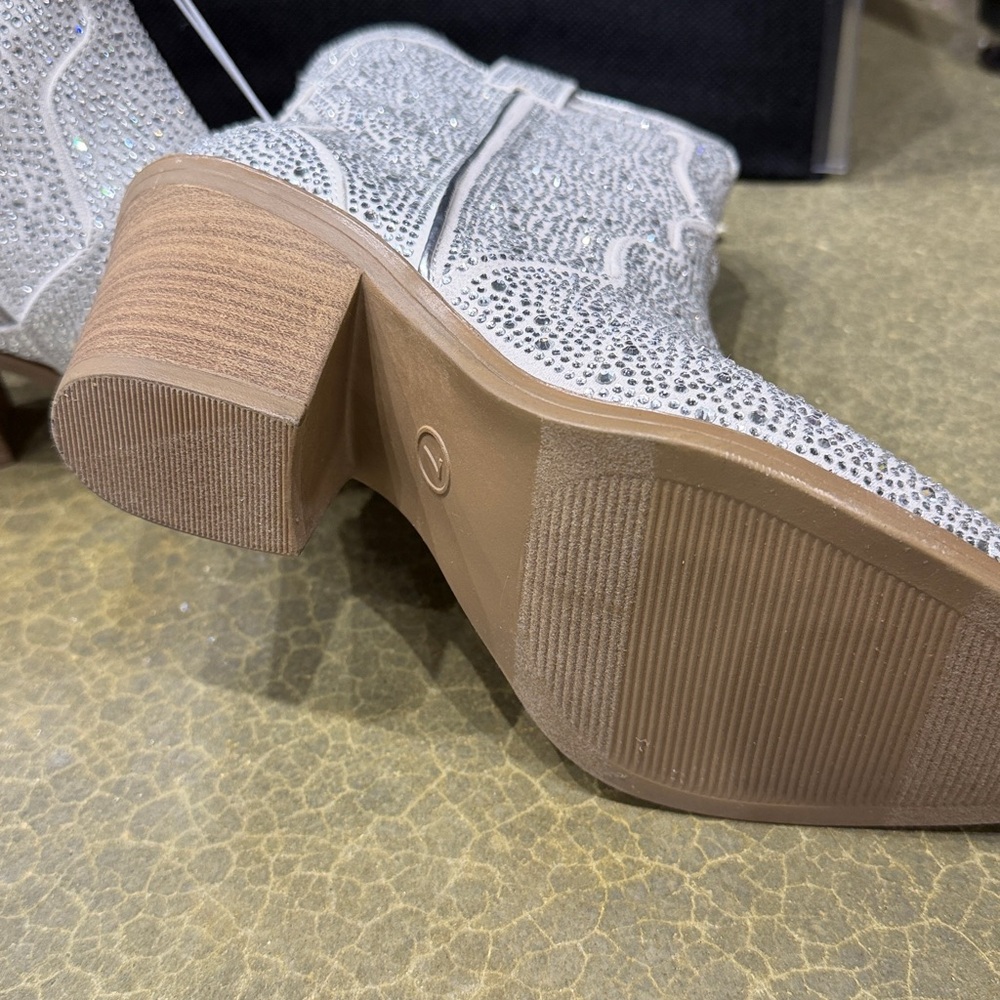 Universal Thread Rhinestone Boots NWT - image 6